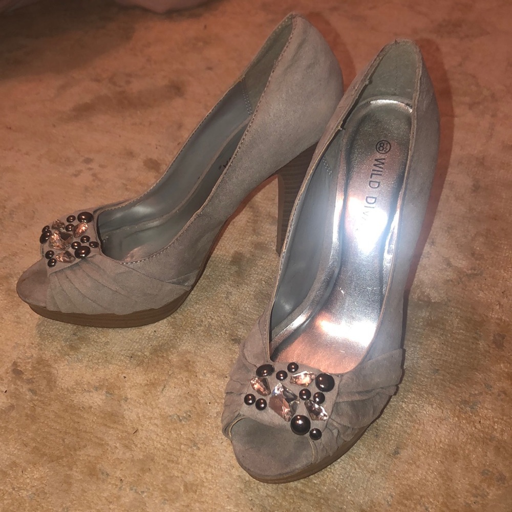 Wild Dive Grey Suede Heel
